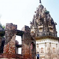 Shobhan Sarkar's 1000 tones gold temple treasure dream in Unnao