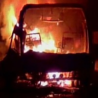 Volvo bus caught fire Banglore to Mumbai highway 14th Nov 2013