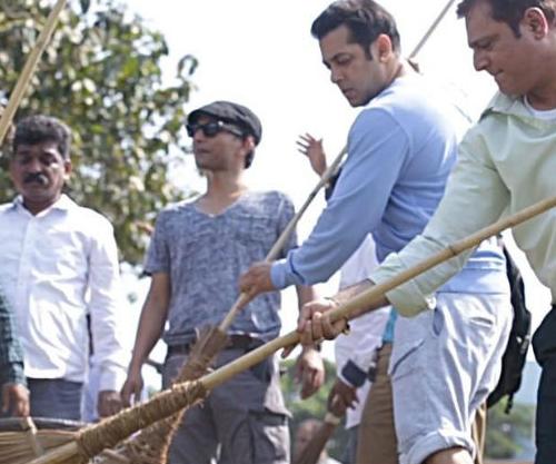 Narendra Modi hails Salman Khan for Social Clean India Movement