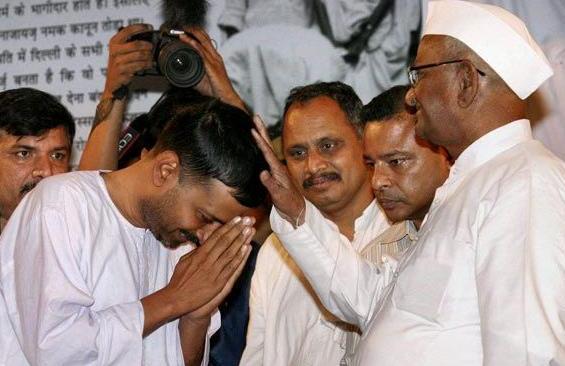Delhi CM Arvind Kejariwal bids Anna Hazare for Govt Secretariat