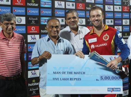 AB De Viliers Gifting own Man of The Match to Mandeep Singh